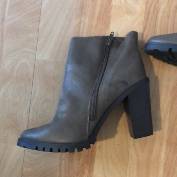 Gorgeous dark taupe boots - Picture 6 of 10